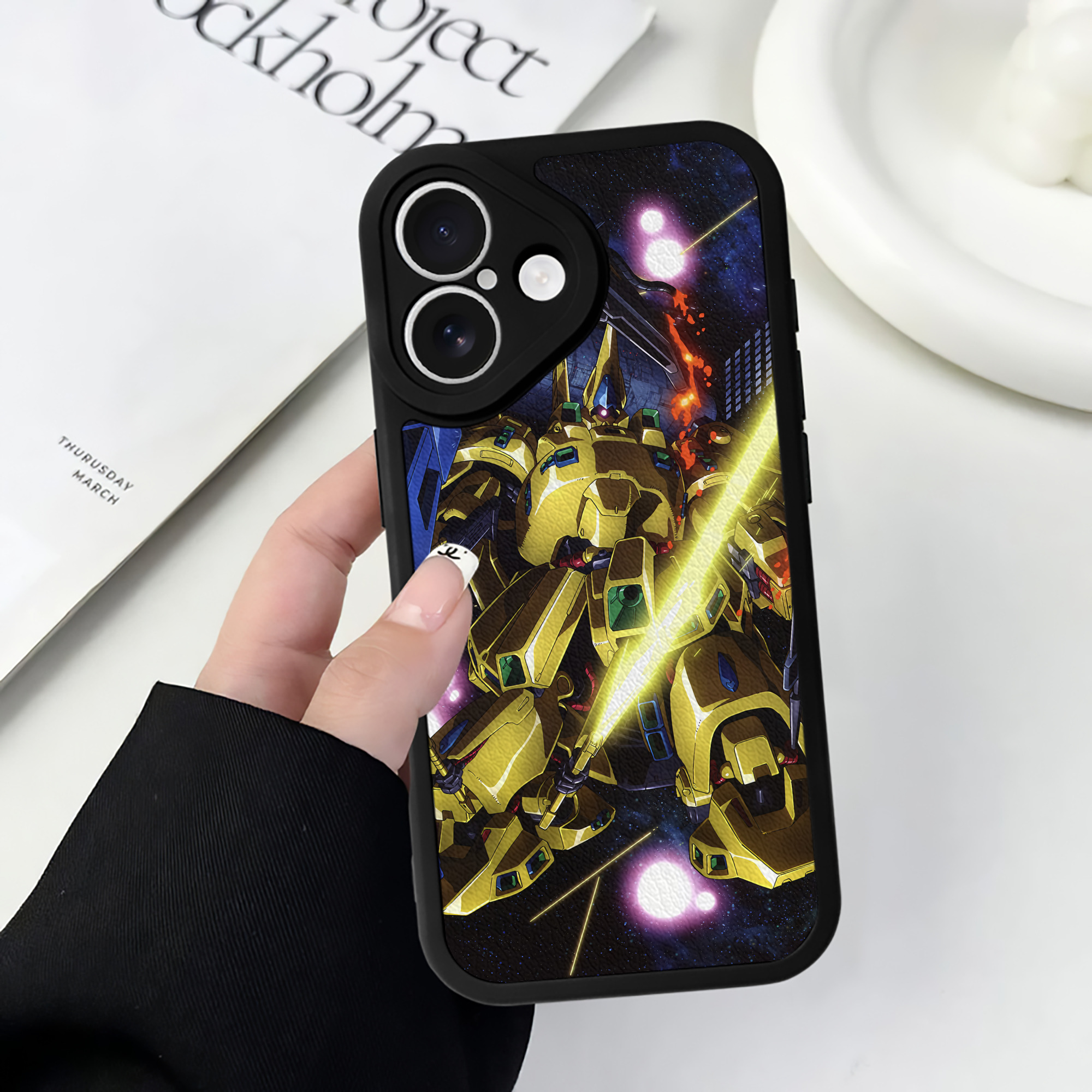 （画像用） 機動戦士ガンダム Mobile Suit Gundam 【iPhone 16シリーズ対応】シリコンスマホケース（レザー調） 材質：シリコン